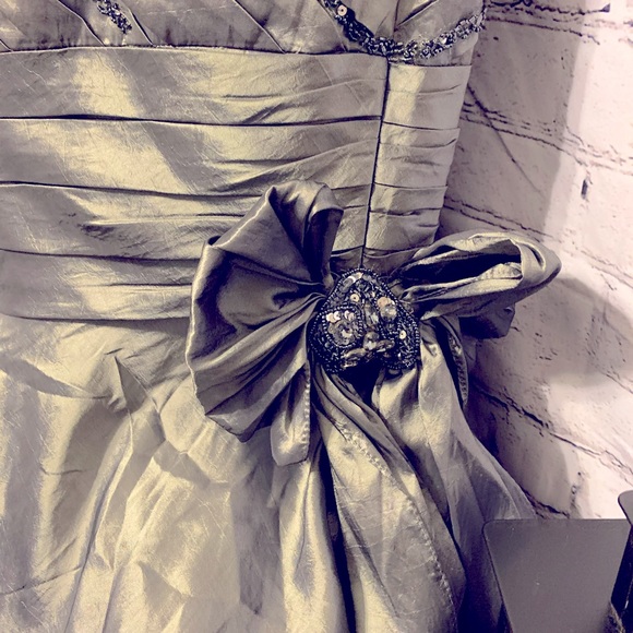 LARA DESIGN gray metallic strapless mermaid long gown Size 14 - Picture 3 of 9